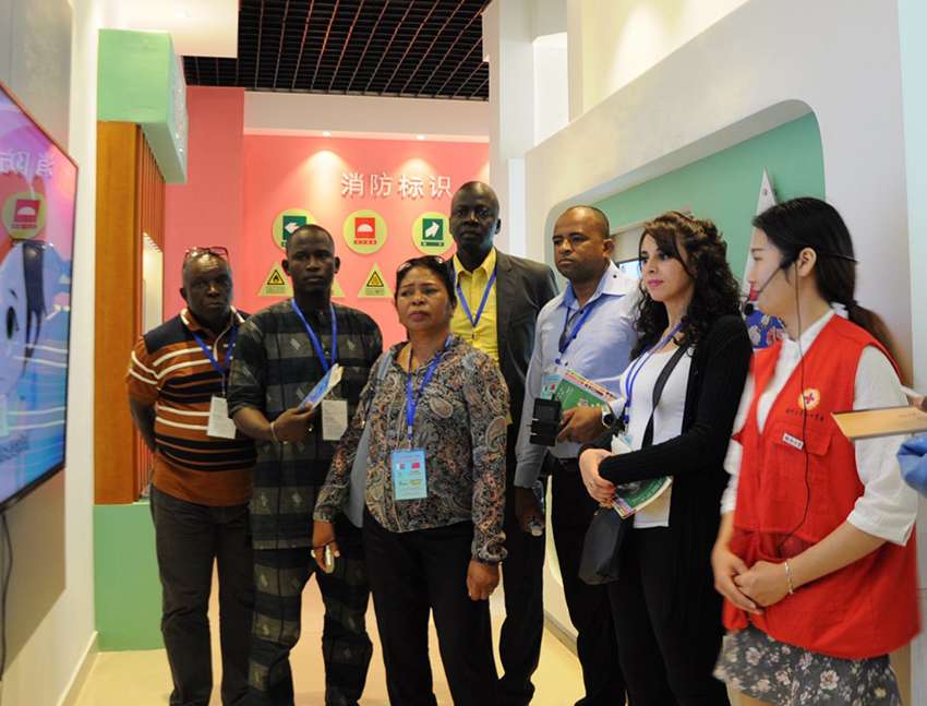 國際客戶參觀車間